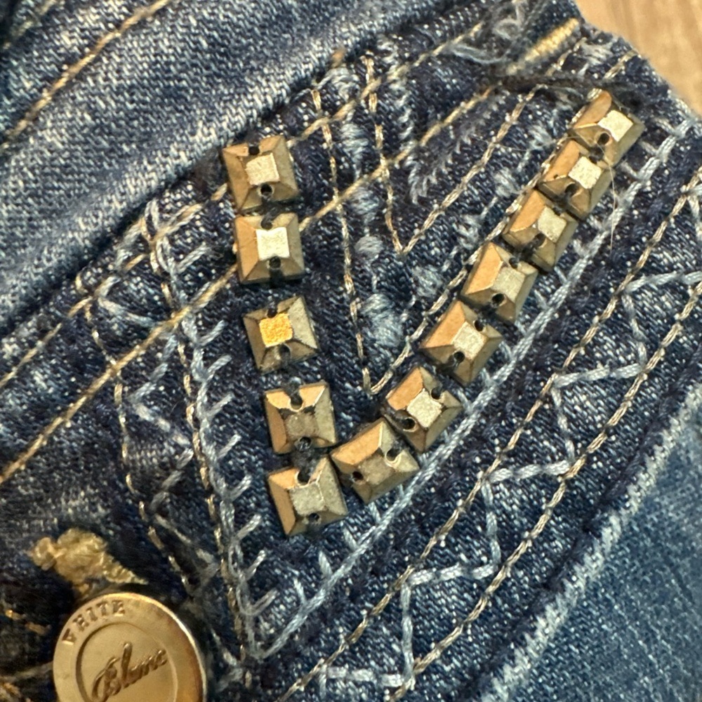 Women’s White House Black Market Distressed Embellished Blanc Crop Size 6 - Picture 12 of 13